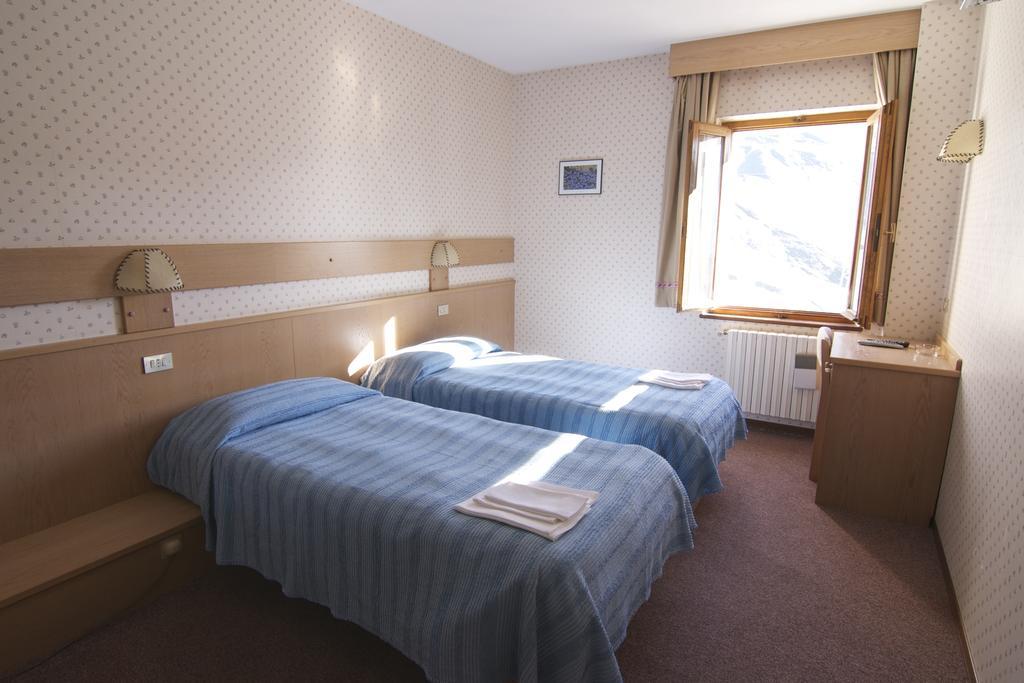 Hotel Folgore Пасо Стелвио Стая снимка